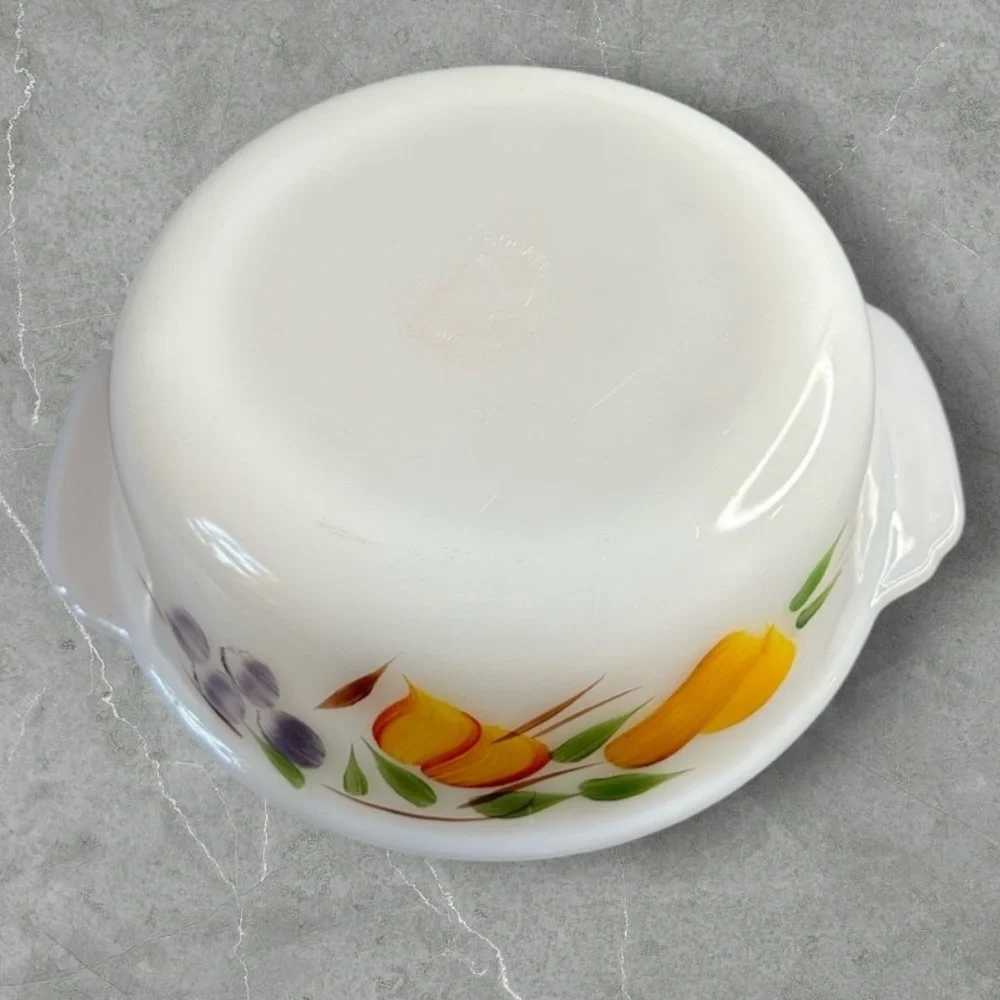 Vintage Fire King gay fad fruit 1.5 quart ovenware bowl #447 USA